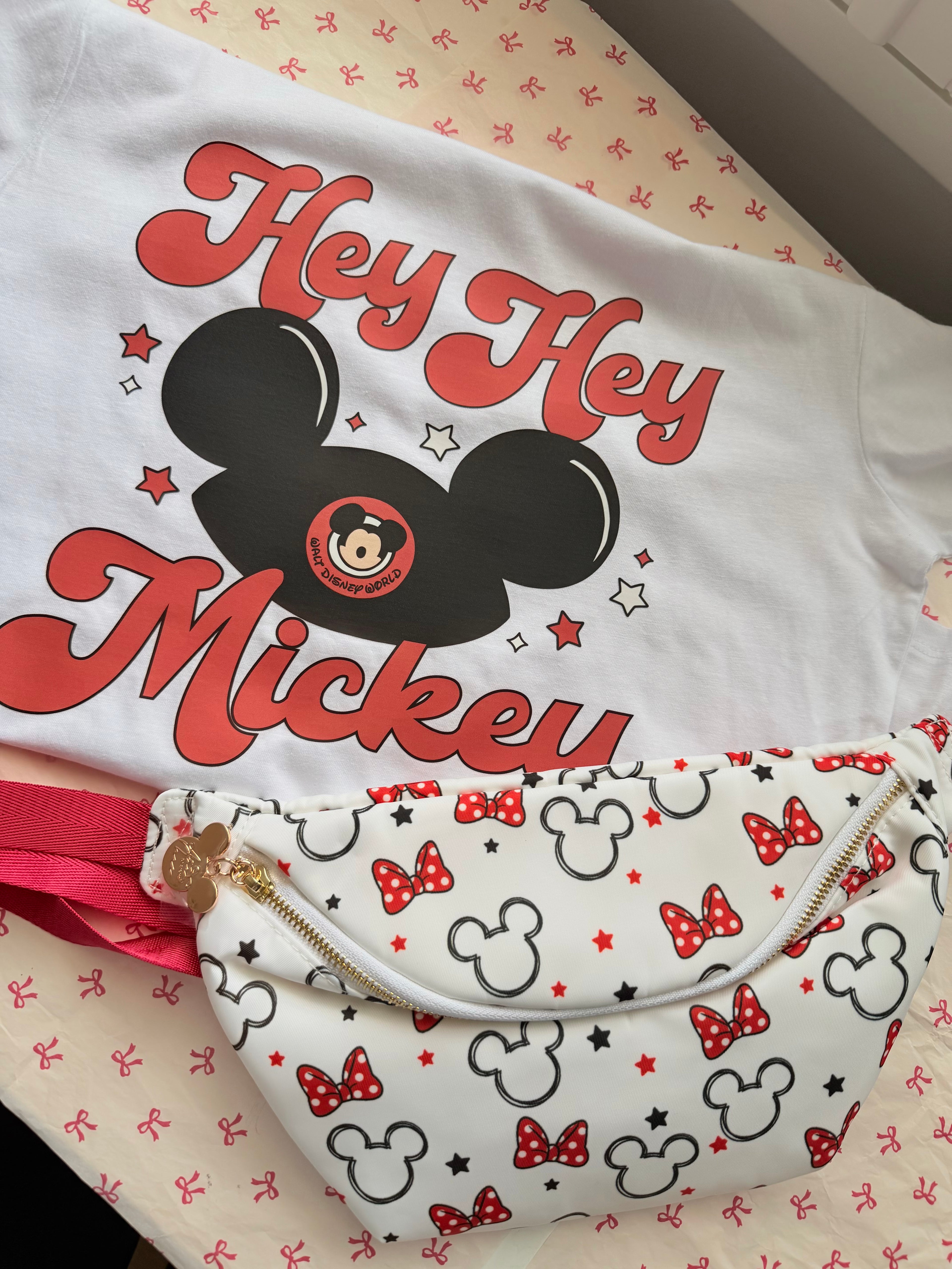 Bow mouse cross body bag